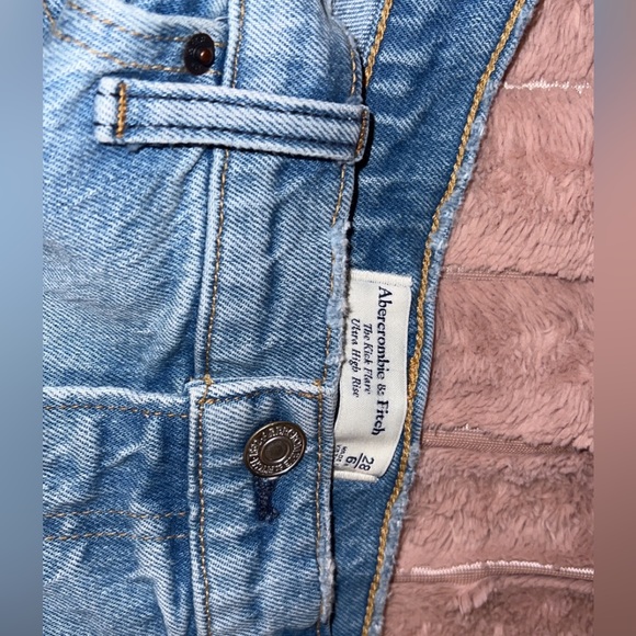 Abercrombie & Fitch Kick Flare Ultra High Rise Jean Size 6/26. Perfect condition - Picture 4 of 4